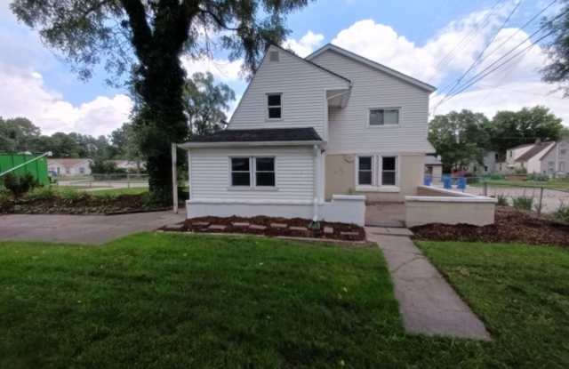 Spacious 3 bedroom 1 Bath in Warren! photos photos