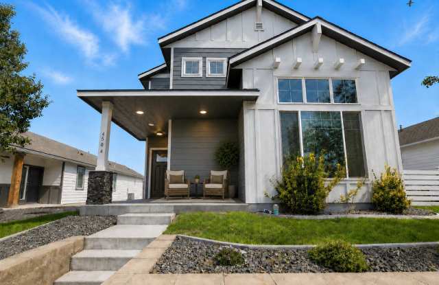 Pet Friendly South Richland Home with Bonus Loft photos photos