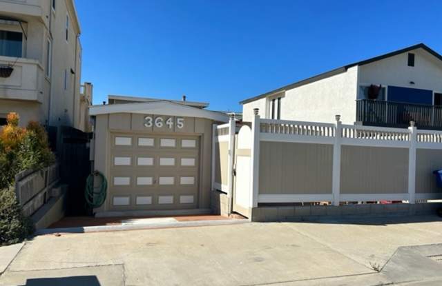 2 Bedroom + 1 Bathroom Bungalow | Sunsets and Sand | Hollywood Beach | FURNISHED Gallery 3
