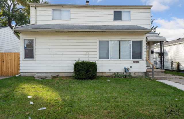 4 bedroom 2.5 bath $1600 - 22519 Wilmot Avenue, Eastpointe, MI 48021