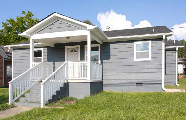3 Bedroom/ 1 Bath home near downtown! Available in December! Gallery 1