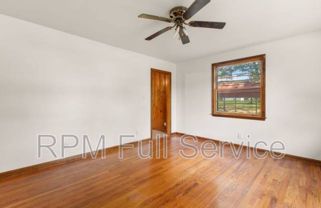 570 Carol Drive Gallery 2