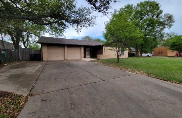College Station - 3 bedroom / 2 bath / 2 car garage house with fenced in back yard. Gallery 3