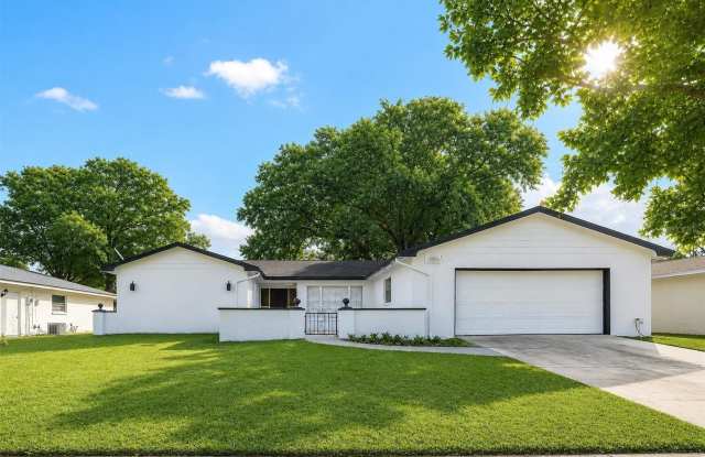 621 ASHBERRY Lane Gallery 1
