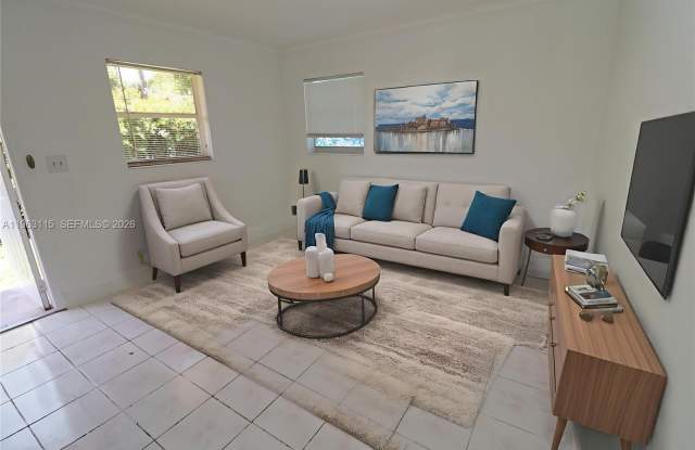 1341 NE 5th Ter photos photos