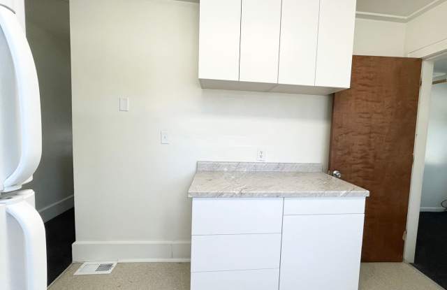5 Bed/2 Bath Private Home Available August '27 Gallery 4