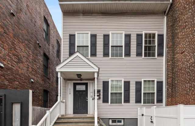 110 Chelsea St Apt 3 photos photos