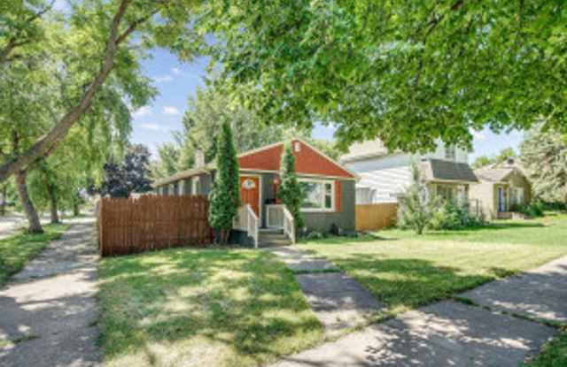 Large 5 Bed | 2 Bath House W/ Fenced Yard  Garage! photos photos