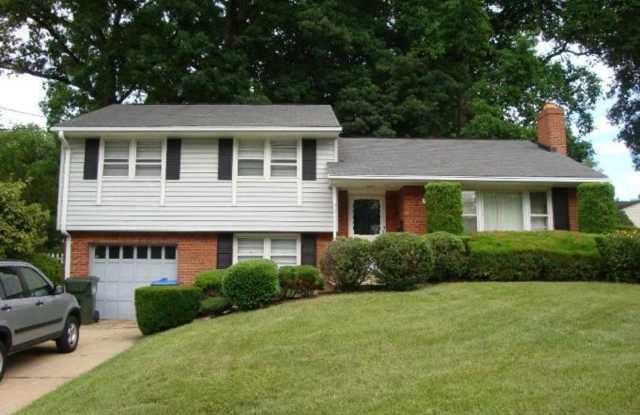 Immaculate 3 BD 2 BA Detached Home with Garage in Springfield, VA photos photos