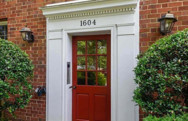 1604 W ABINGDON DRIVE Gallery 2