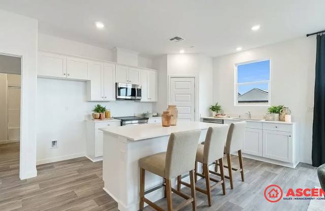 Brand New 5-Bedroom Home with Solar + Tesla Powerwall in Gossamer Grove Low electricity cost! Gallery 4