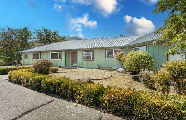 Ranch style 3 Bed 3 Bath home on 87 acres Gallery 4