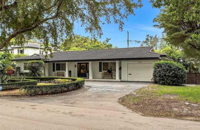 1444 Mendavia Ave photos photos