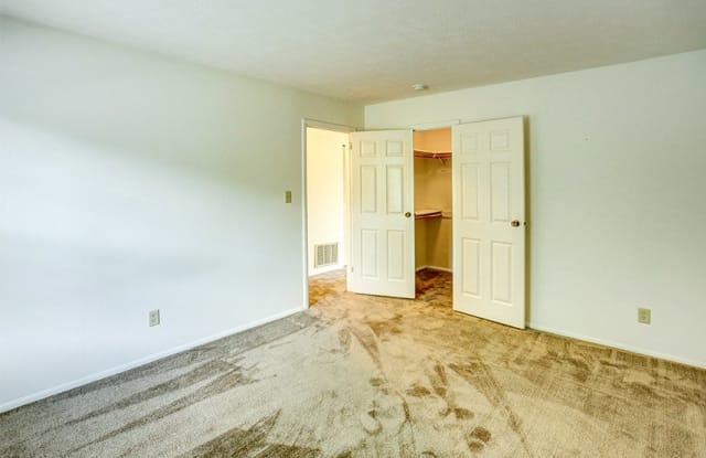 Williamsburg on The Lake Apartments of Valparaiso Gallery 4
