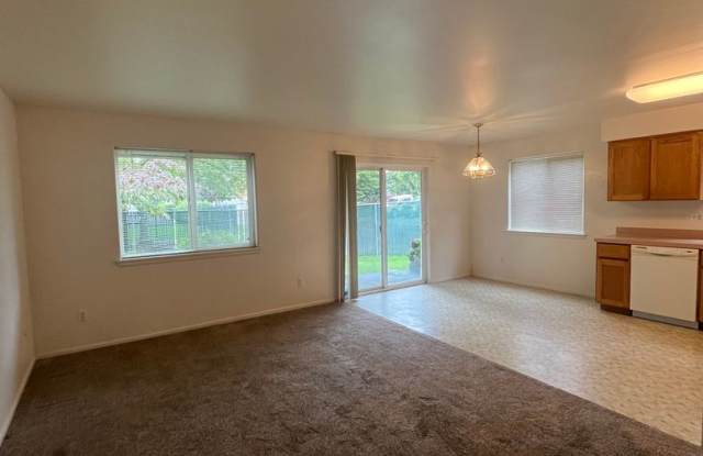 2-Bedroom 1-Bathroom Apartment in 3 unit building - 1675 Ono Avenue, Eugene, OR 97404
