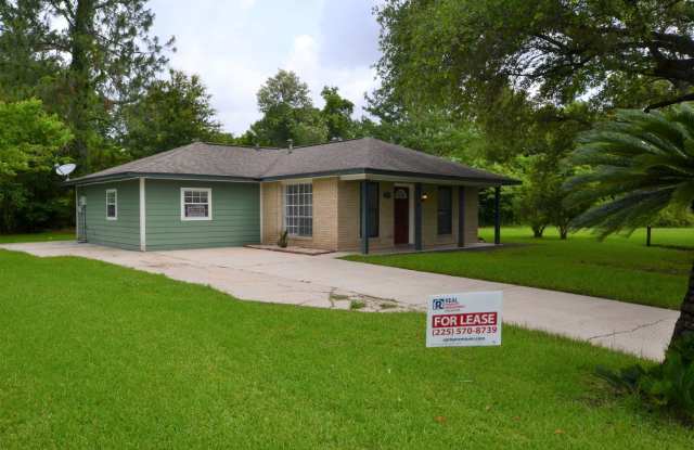 Must See! Newly updated, 3 bedroom, 1.5 bath off Starring Lane in Mayfair Subdivsion - 1857 Theron Drive, Baton Rouge, LA 70810