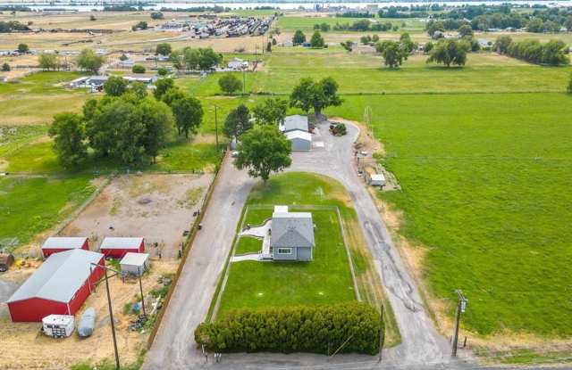 Looking to live out in the country?! Here's the place to be!! photos photos