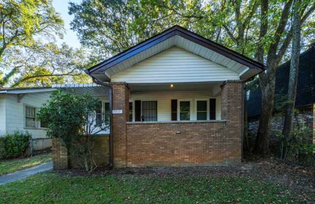 3 bedrooms and 1 bathroom PET FREINDLY Gallery 1