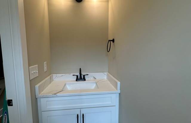 Beautiful townhouse located in the new Augusta Springs subdivision! Gallery 3