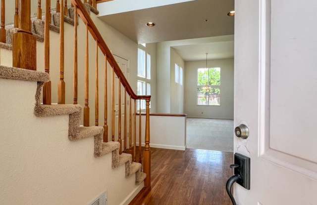 Spacious 4 Bedroom Home in Napa's Vineyard Estates Gallery 3