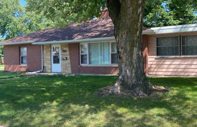 2 Bedroom, 1 Bath Single Family Home with Single Stall Garage 920 Ashland Waterloo, IA photos photos