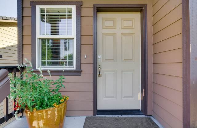 Spacious Happy Valley Townhome Featuring Three Bedrooms, Two Balconies & Attached Garage Gallery 4
