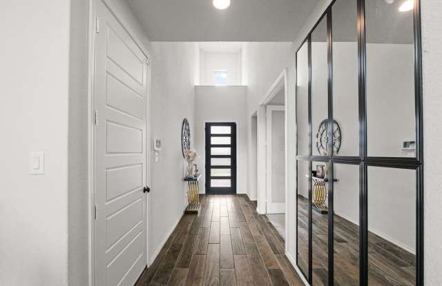 $200 OFF ON FIRST MONTH'S RENT! Spacious 4BR Home with Gourmet Kitchen & Large Island Near Alamo Ranch & Lackland AFB Gallery 4