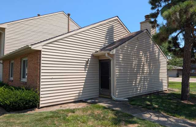 1609 Lyndhurst West Drive - 1Unit D Gallery 3