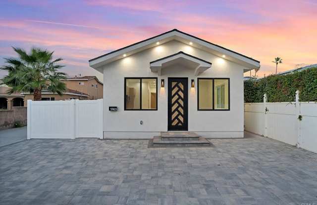 17425 Los Alimos Street photos photos