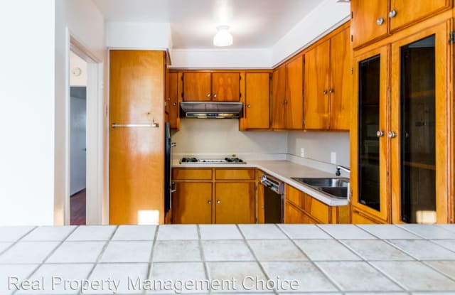 11811 S Spring St - 11811 South Spring Street, Los Angeles, CA 90061