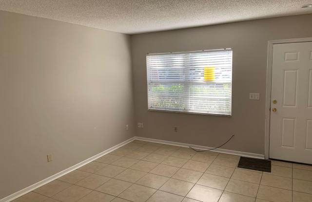 2 Bed/2 Bath Townhouse Very Close to UCF! Gallery 4