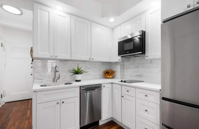 320 E 42nd St Apt 508 - 320 East 42nd Street, New York City, NY 10017