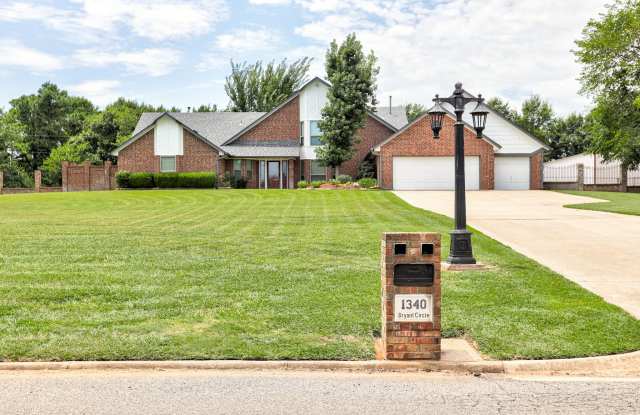 1340 Bryant Circle photos photos