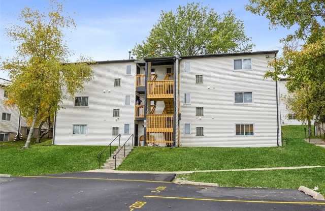 2 bedroom, 1.5 bath unit available 8/1/2025 - 808 Westwinds Drive, Iowa City, IA 52246