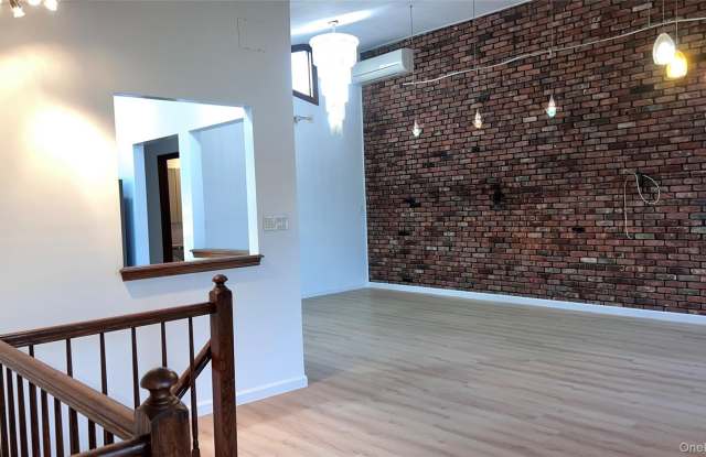 19-07 Clintonville Street Gallery 1