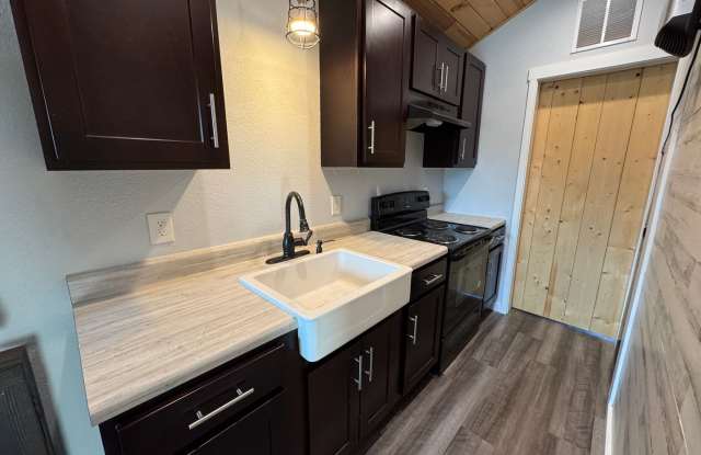 1 Bedroom/1 Bathroom Tiny Home in Sulphur Rock photos photos