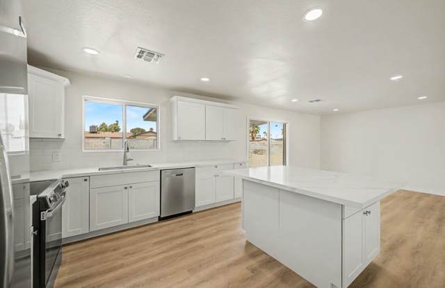 3430 E Poinsettia Drive photos photos