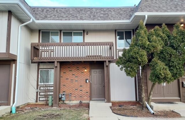 5648 Santa Cruz Dr - 5648 Santa Cruz Drive, Hanover Park, IL 60133