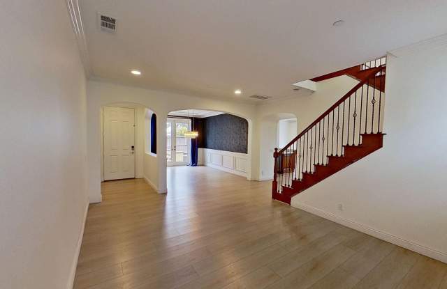 325 Canal Way – Gorgeous 4 Bed 3.5 Bath Pool Home with Resort-Style Backyard in Costa Mesa Gallery 3