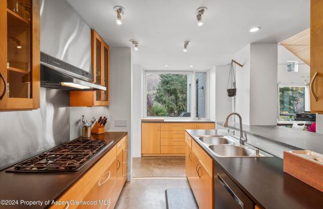 1270 Mountain View Drive Gallery 3