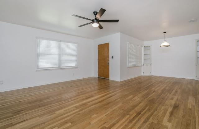 3/2/1 For Lease in Beautiful Neighborhood! Gallery 4