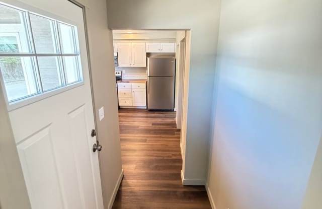 Remodeled 3 Bedroom House! Gallery 3