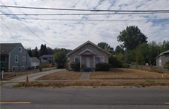 2 BD 1 BA home with easy transit photos photos