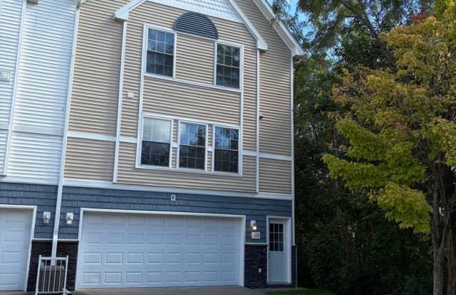 2 Bedroom Townhouse Available for Rent! Gallery 1