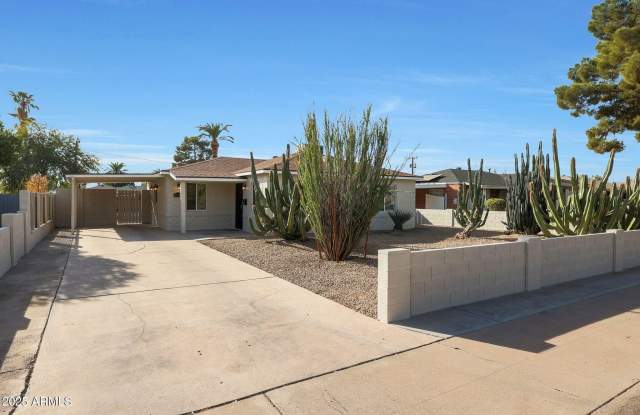 1939 W MULBERRY Drive - 1939 West Mulberry Drive, Phoenix, AZ 85015