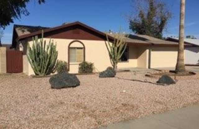 4032 W Shangri La Road - 4032 West Shangri-la Road, Phoenix, AZ 85029