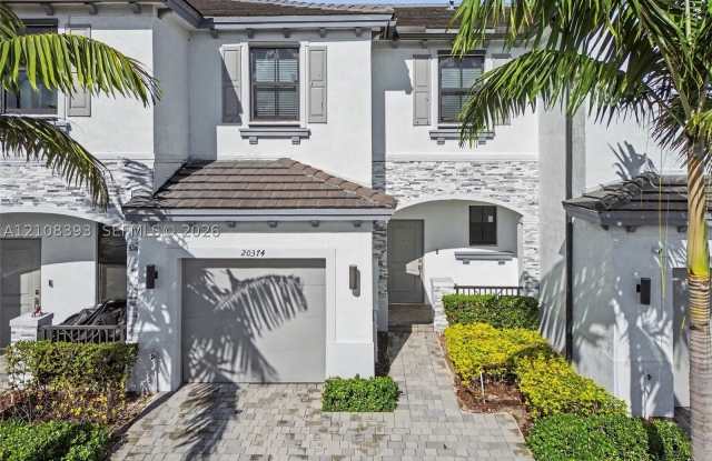 20374 NW 4th Path Gallery 1