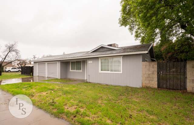 Clovis Home Near Downtown, 3BR/2BA, Built 1950 – Ready for Move-in! photos photos