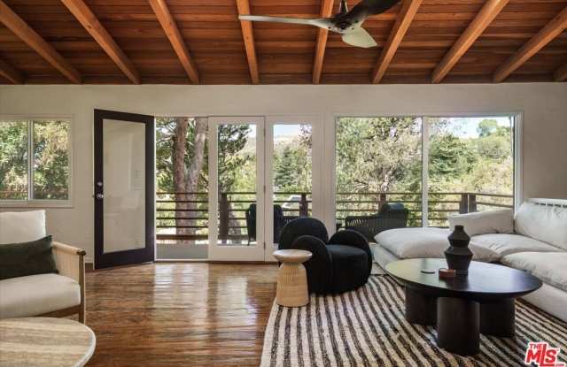 5637 Spreading Oak Dr Gallery 3