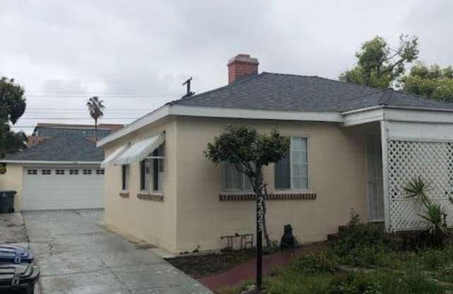 2223 N Niagara Street - 2223 North Niagara Street, Burbank, CA 91504